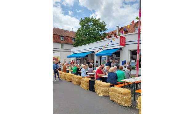 Lauterbach spielt Dorf - beim Straßenfest vor der Buchhandlung