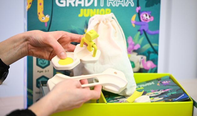 Gravitrax junior: Verpackung mit Kunststoffbahn