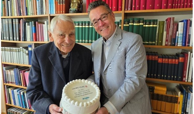 Olms Verlag Torten Übergabe