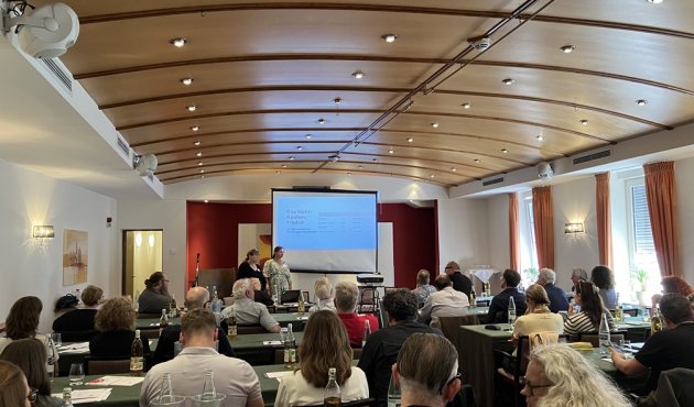 Blick in den Veranstaltungssaal des Hotel Der Stern mit vielen IGUV-Mitgliedern 