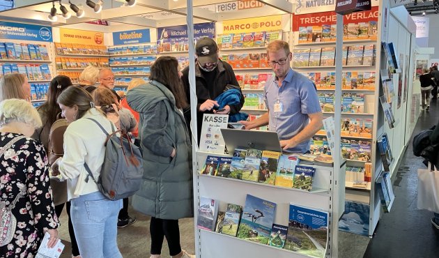 Foto vom Stand des Reisebuchladens