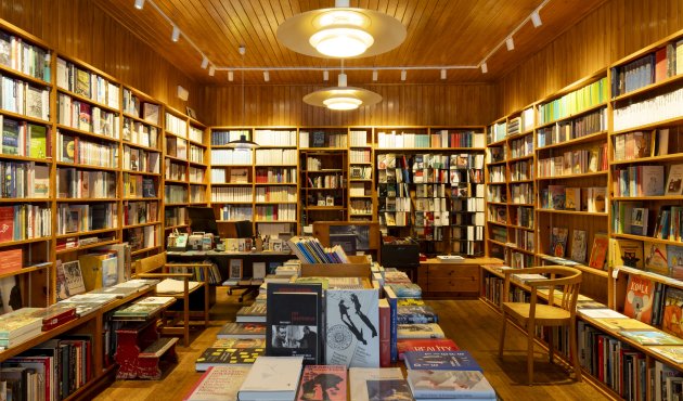 Blick ins Innere der frisch restaurierten Bücherstube Stolterfoth