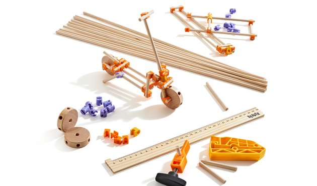 Ausgebreitetes Material des "Beaver Edu Construction Kit" 