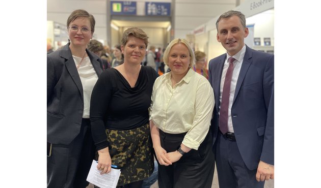 Wir-Podium, v. l.: Theresa Donner, Moderatorin Antonia Rietzschel, Anne Rabe, Minister Jan Riedel (CDU)