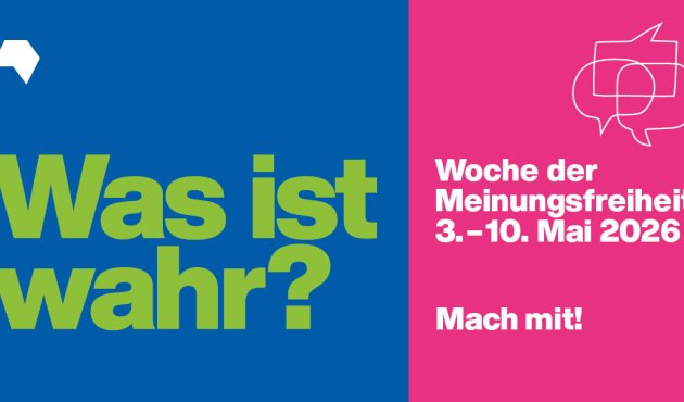Das Motto der Woche der Meinungsfreiheit 2026: "Was ist wahr?" auf blauem Hintergrund. 