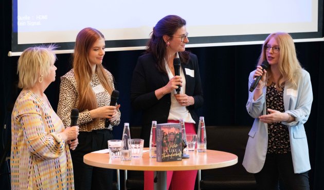 Diskutierten über New Adult im Hörbuch (v.li.): Heike Völker-Sieber, Ronja Madeleine, Katharina Schmidt und Michelle Sattinger
