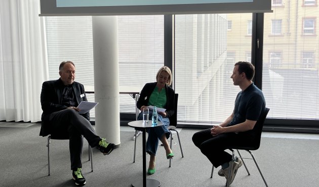 Die Talkrunde (v.l.): Michael Zirn, Nicole Schindler und Sebastian Guggolz