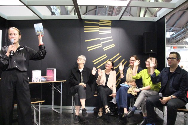 Die Jury bei der Abstimmung des Siegers der Kategorie Literatur 