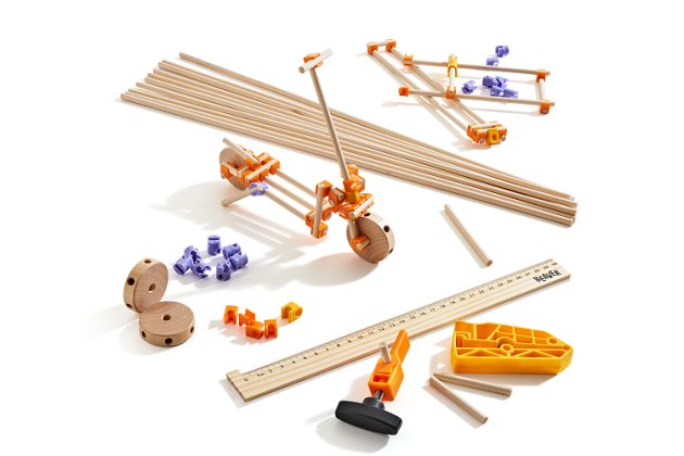 Ausgebreitetes Material des "Beaver Edu Construction Kit" 