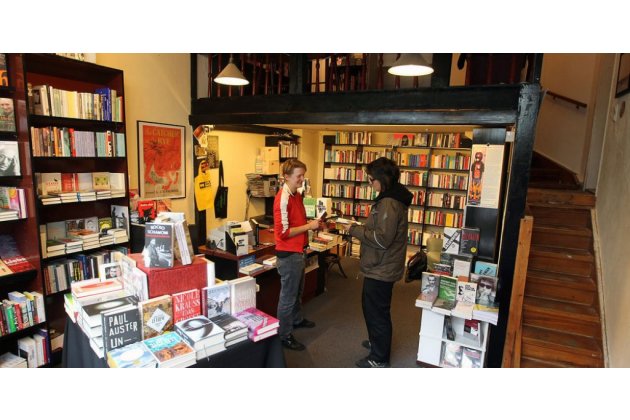 Ausma Zvidrina im Golden Shop