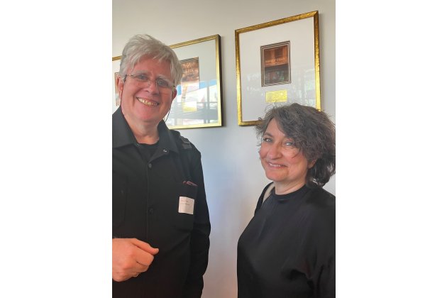 Verleger und Sprecher Claus Vester (cc-live) und Sprecherin Maria Garde