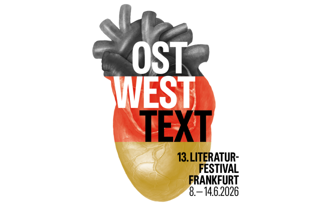 Das Logo: Ein Herz in den Farben Schwarz - Rot - Gold, darin steht OstWestText. Daneben die Daten des Festivals