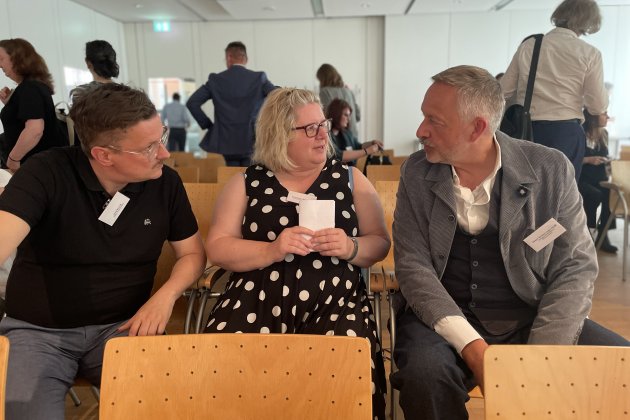 Börsenvereins-Hauptgeschäftsführer Peter Kraus vom Cleff im Fachgespräch mit den SaSaThü-Vorständlern Jeannette Bauroth (Second Chances Verlag) und Jens Korch (Edition Wannenbuch/Paperento)