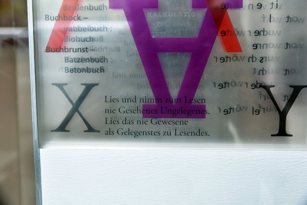 Glas-Stele Franz Mon Rückseite