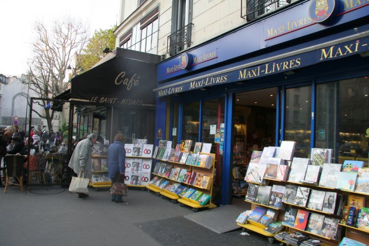 Buchhandlung  Maxi Livres und Café in Paris