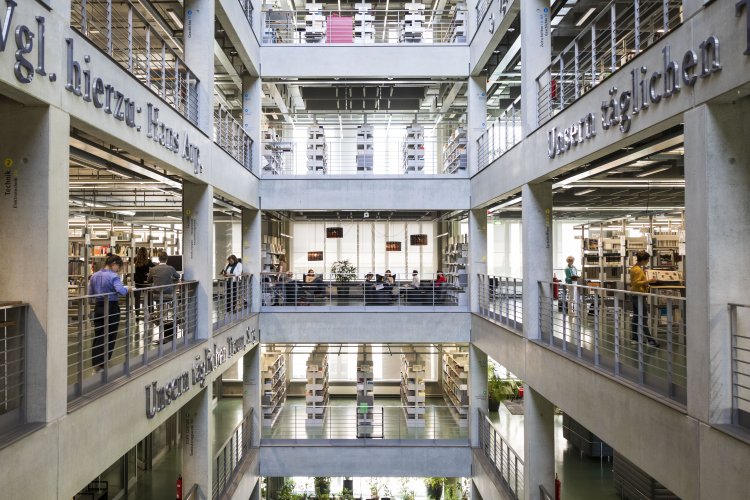 Beeindruckende Perspektive der Universitätsbibliothek der TU Berlin
