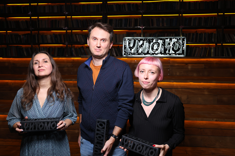 Foto von der Preisverleihung - mit drei der fünf Preisträger