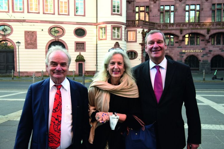 Dietrich zu Klampen mit Barbara und Stefan Weidle bei der Friedenspreisverleihung 2021 