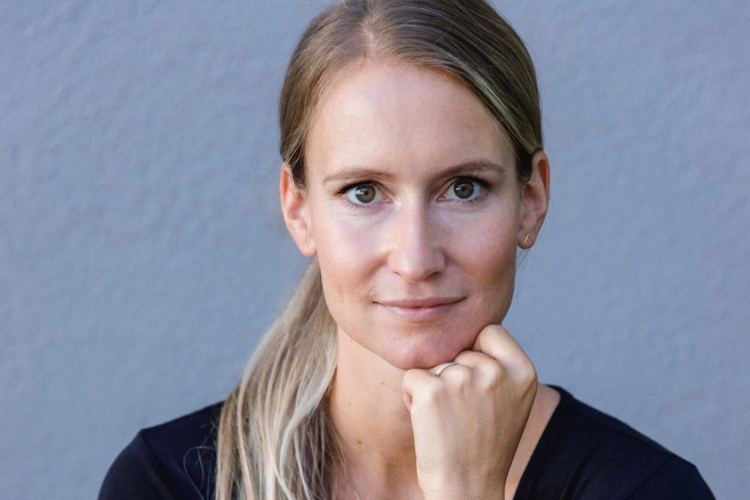 Laura Hertreiter in nachdenklicher Pose