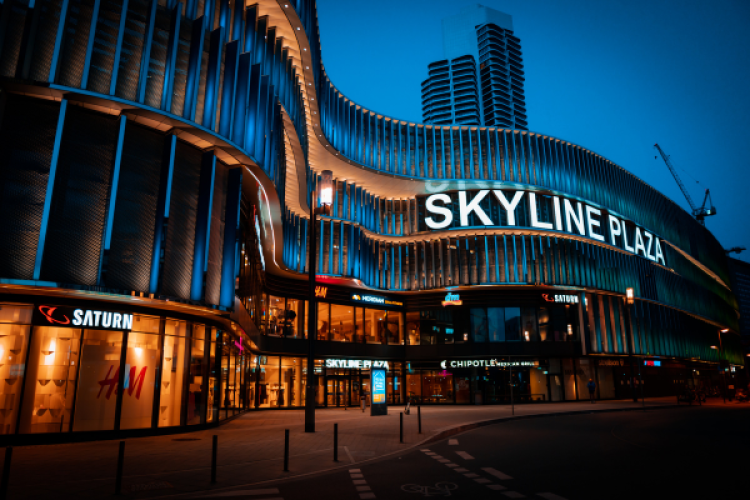 Blick auf das Shoppingcenter Skyline Plaza in Frankfurt