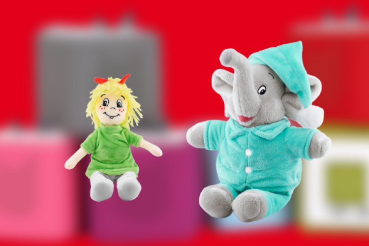 Plüschtonies Benjamin Blümchen und Bibi Blocksberg - im Hintergrund unscharf Tonieboxen