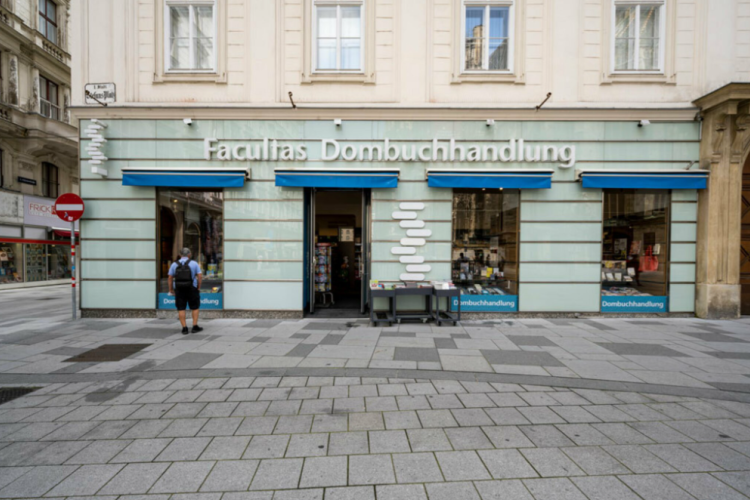 Fassade der Dombuchhandlung in Wien