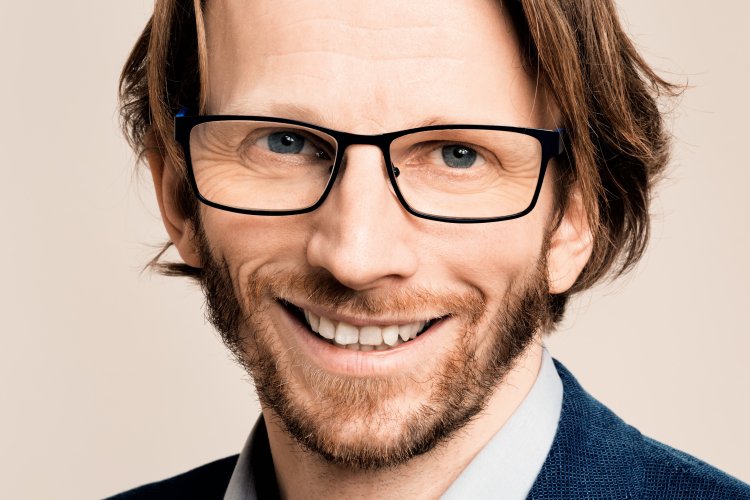 Lars Schultze-Kossack mit Brille