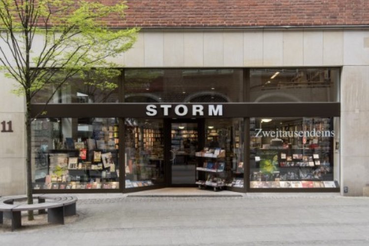 Fassade: Buchhandlung Storm