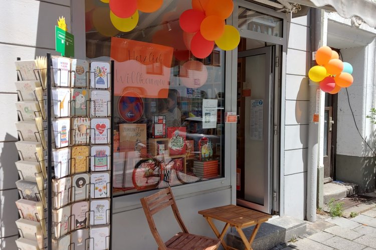 Neueröffnung mit Luftballons: Fanny liest in München