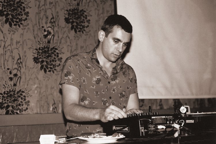 Wladimir Kaminer macht Russendisko im Kaffee Burger in Berlin