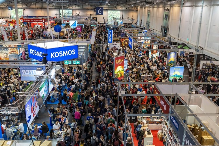 Blick in die Messehalle der Brettspielmesse SPIEL in Essen