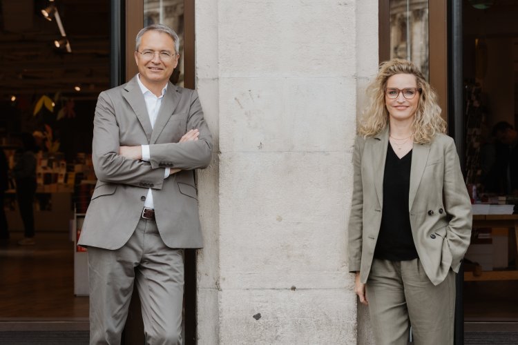 Foto der Geschwister Maximilian und Nina Hugendubel