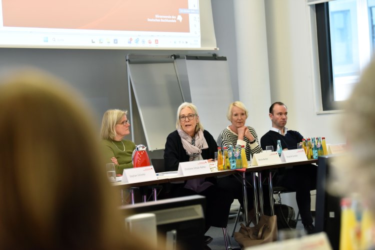 Nicola Bartels stellt das Konzept vor