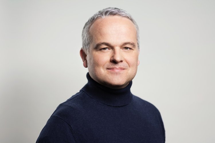 John Ruhrmann im schwarzen Rollkragenpulli