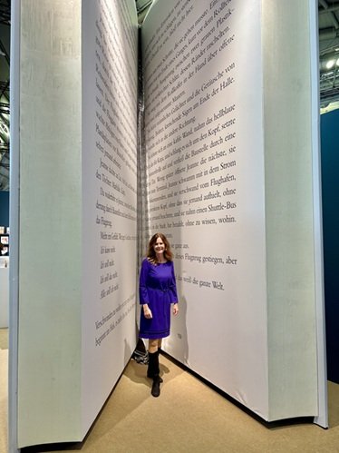 Kerstin Gleba, Verlegerische Geschäftsführerin Kiepenheuer & Witsch, im Riesenbuch