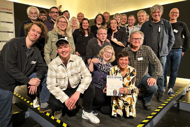 Gruppenbild der Cartoonisten und Redner