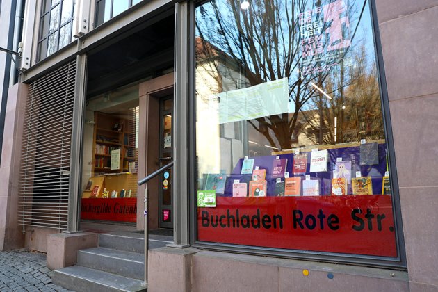 Schaufenster des Buchladen Rote Straße in Göttingen 