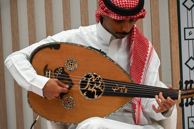 Ein Oud-Spieler mit der arabischen Laut