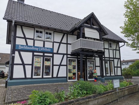 Die Buchhandlung Löffelholz von außen