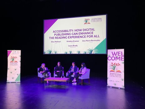 Podiumsrunde auf der Bühne