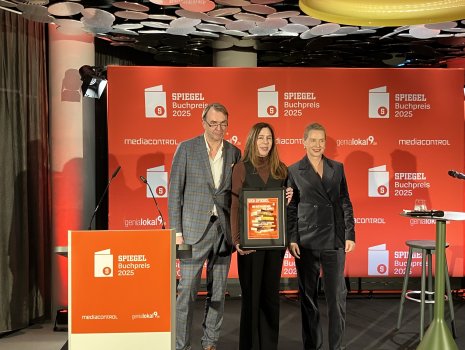 Bei der Preisverleihung im Spiegel-Haus (v.l.): Dirk Kurbjuweit, Rachel Kushner und Laudatorin Eva Horn