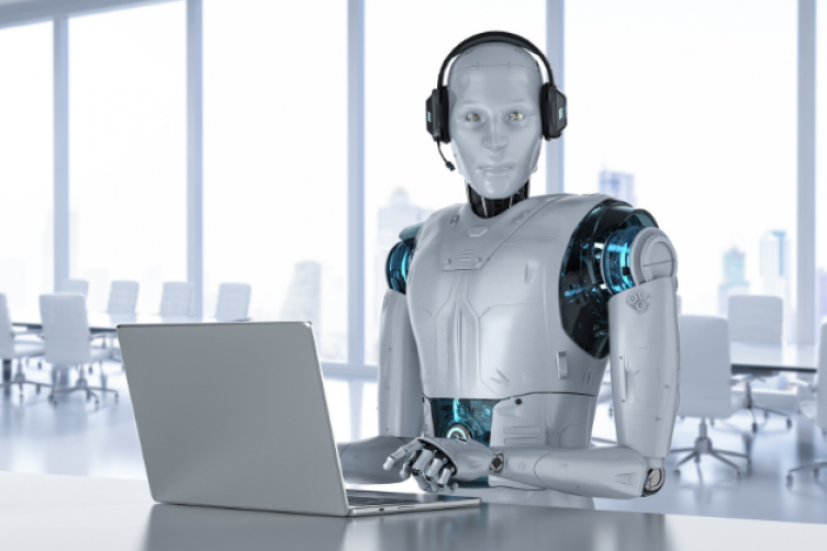 Ein Chatbot in Form eines humanoiden Roboters mit Headset auf dem Kopf