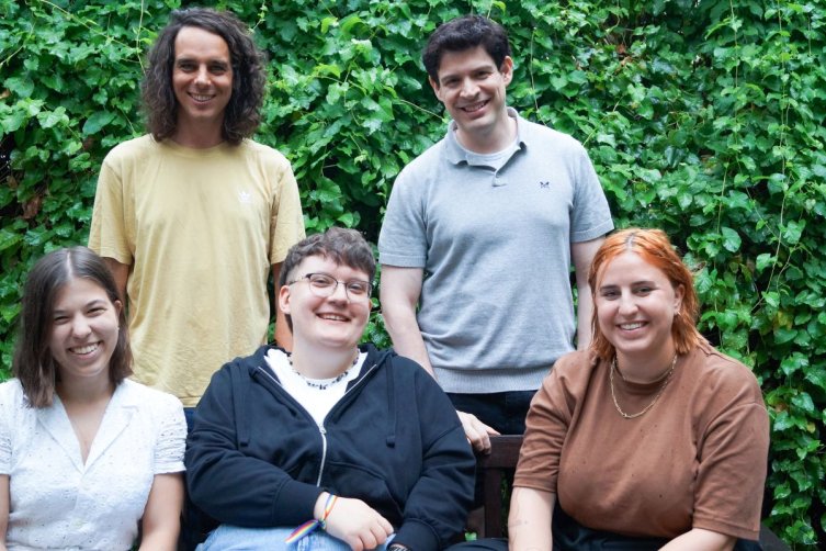 stehend von links: Tobias Schulze Darup, Christian Milkus; sitzend von links: Kira Borchers, Jule Jenßen, Sarah Lippasson