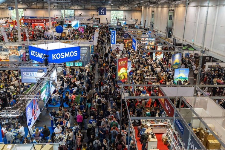 Blick in die Messehalle der Brettspielmesse SPIEL in Essen