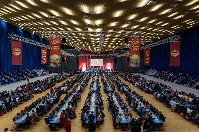 Das größte zusammenhängende Match: Auf der Spiel Essen spielen 1.170 Menschen gleichzeitig den Kosmos-Klassiker "Catan"