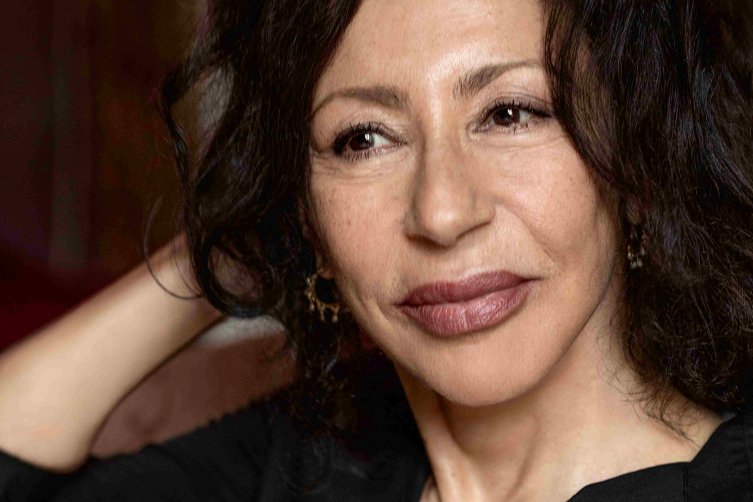 Porträt-Foto von Yasmina Reza